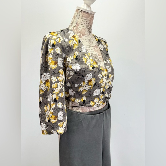 ASTR the LABEL Gray and yellow floral surplice puff sleeve crop top size XS - Picture 6 of 11